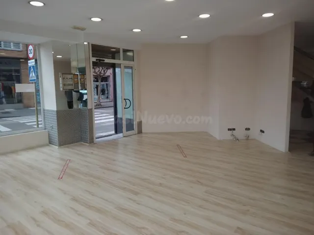 ✨Espacioso local en alquiler en la mejor zona de Torrelavega - foto 2