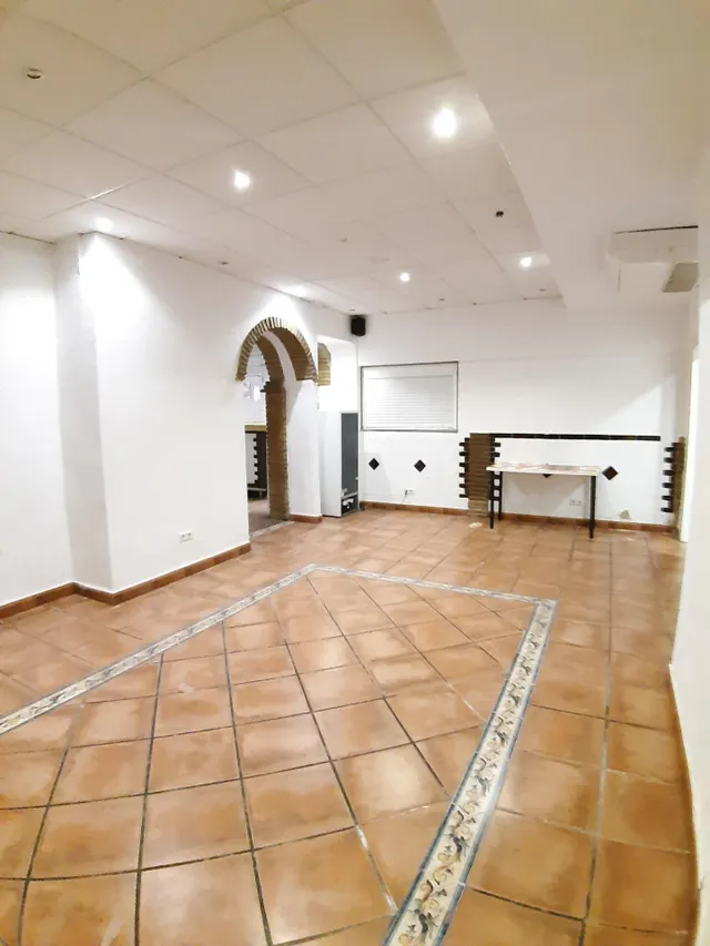 Amplio Local Comercial de 600 m2 en Ubicación Estratégica de Calahonda Baja — 22