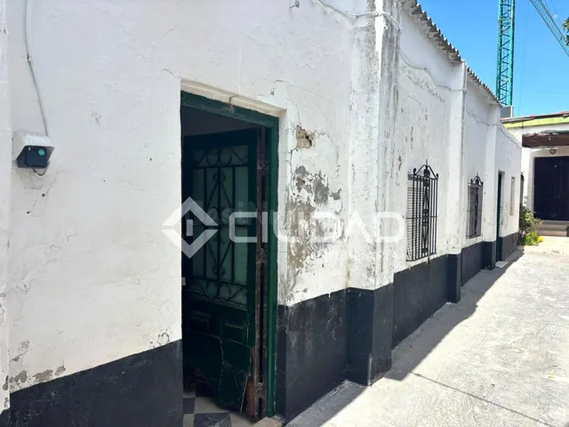 CASA PARA REFORMAR INTEGRAL JUNTO A LAS PILETAS - foto 2
