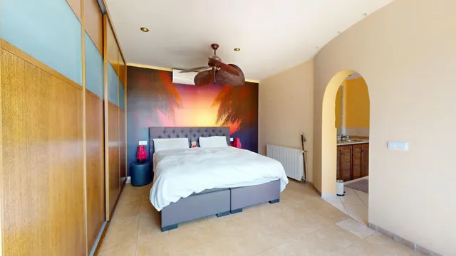 VILLA DE 5 DORMITORIOS Y 3 BAÑOS EN LA ZENIA — 21