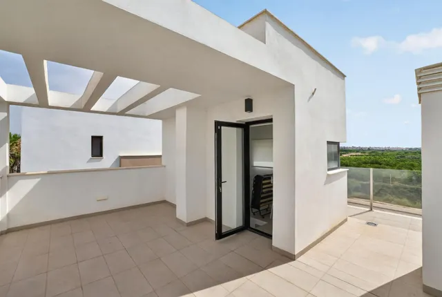 Moderna Vivienda Familiar con Piscina Privada en Excelente Ubicación — 31