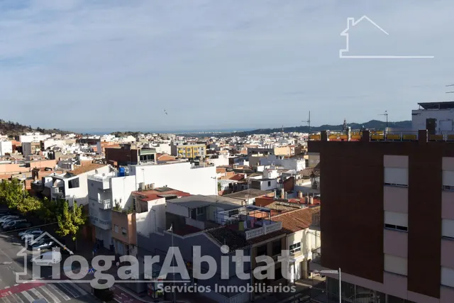 ¡Vistas panorámicas! Alto, bonito y luminoso con ascensor y balcón, cerca del centro — 12