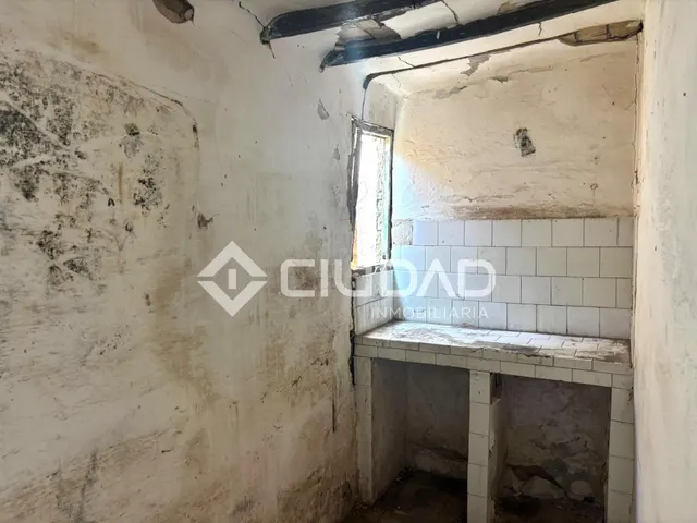 CASA PARA REFORMAR INTEGRAL JUNTO A LAS PILETAS — 12