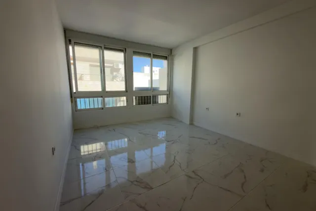 Piso completamente reformado – 3 habitaciones, y vistas parciales al mar — 6