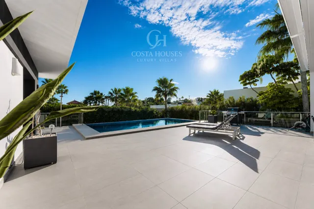 VILLA LUZ DEL SUR · PRIVACIDAD Y DISEÑO CONTEMPORANEO EN SOL - foto 3