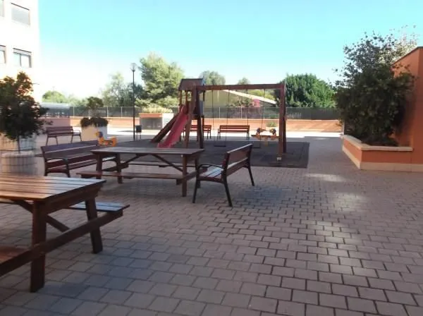 Vivienda con garaje y piscina — 27