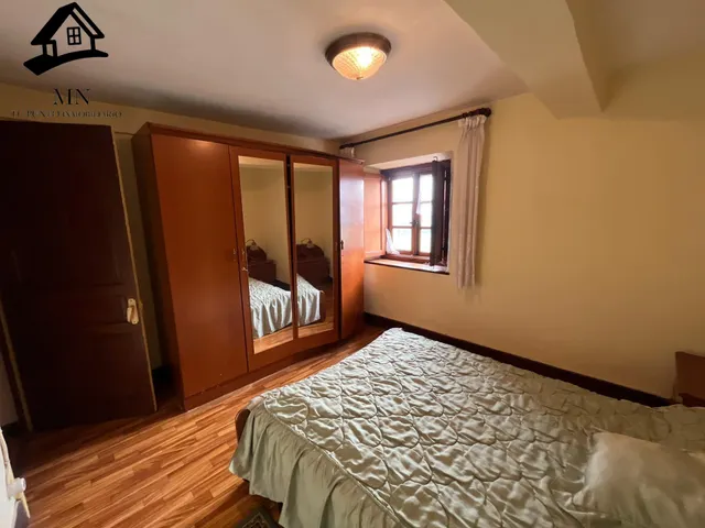Casona Independiente Tradicional de Piedra con Balconada y Jardín Urbano en Penagos — 18