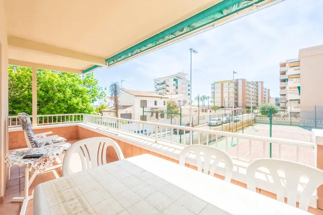 Amplio piso de 4 habitaciones con gran terraza en 2ª línea d