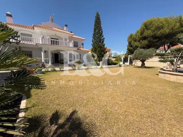 Exclusiva villa independiente en la zona de La Cola, Calabar
