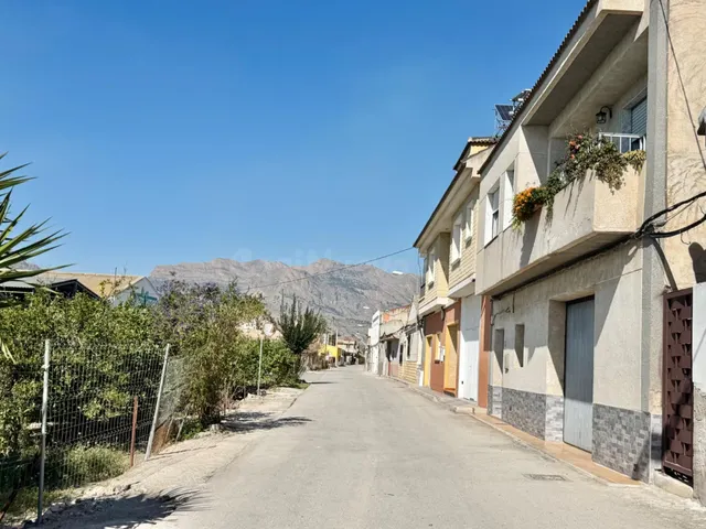 MARAVILLOSA CASA REFORMADA CON 232M2 A TAN SOLO 5 MIN DE ORI - foto 2