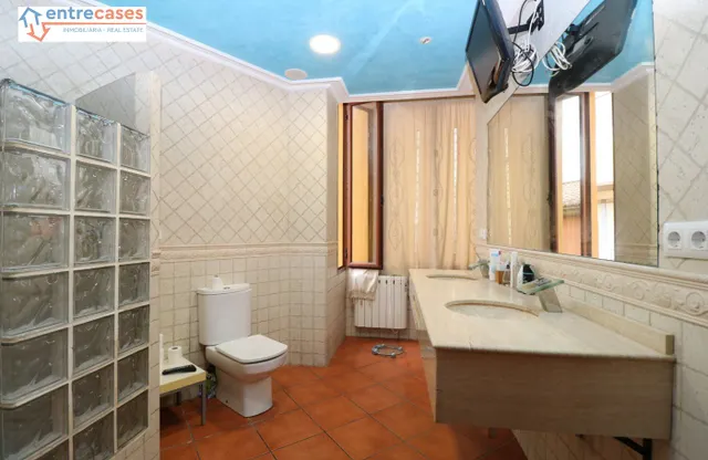 CASA INDEPENDIENTE EN EL CENTRO DE SAGUNTO — 24