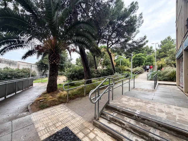 Agencia Inmobiliaria en Barcelona. Piso en venta en Montbau — 28