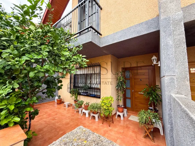 Chalet pareado reformado con garaje y cuatro dormitorios en  - foto 3