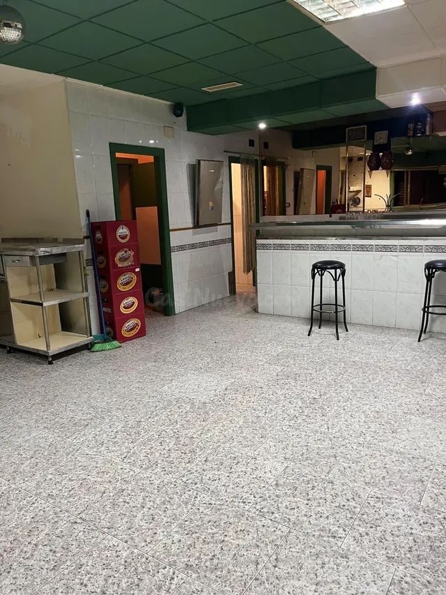 Local Comercial en Alquiler en la Zona de Carretera trassierra, Córdoba — 4