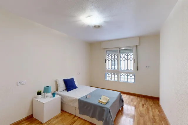 Piso de 3 dormitorios, vestidor y 134 m2 en pleno centro de Murcia – Calle Platería — 28