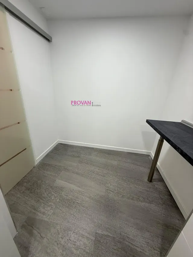 PISO REFORMADO EN ALQUILER CON 3 DORMITORIOS Y ASCENSOR !!! — 32