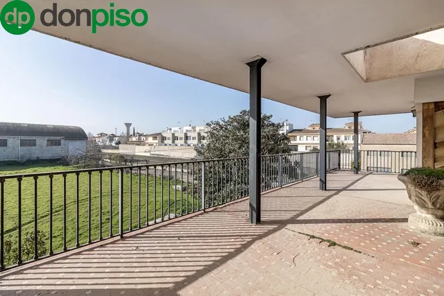 Casa con terreno y nave en Santa Fe