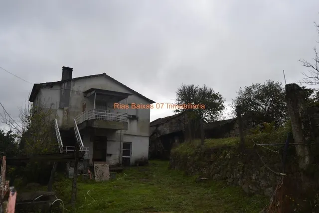 REF 2775 TRES CASAS PARA REHABILITAR CON 5588m2 TERRENO (MON