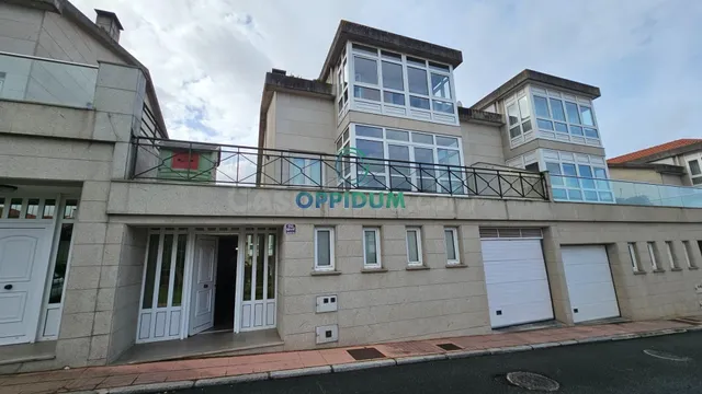 Chalet adosado con jardín y piscina en Avda. da Pasaxe, a 60 - foto 2