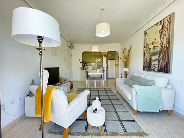 BUNGALOW PLANTA ALTA DE 2 DORMITORIOS Y 1 BAÑO EN ZENIA MAR  - foto 3