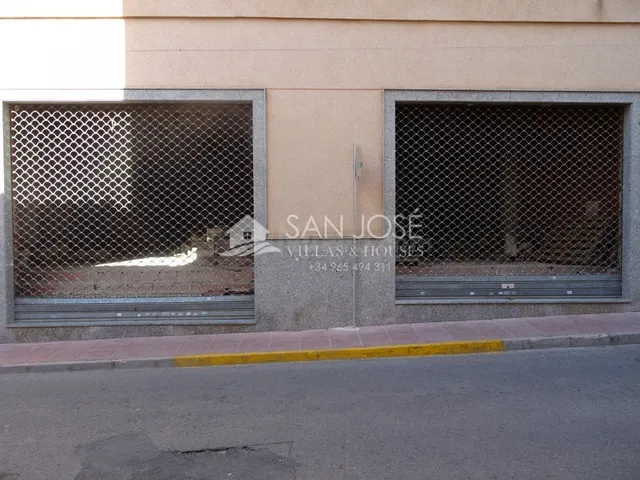 VENTA DE LOCAL COMERCIAL EN ZONA CENTRO A 50 METROS DE LA PL