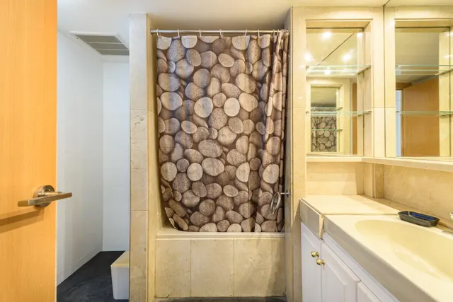 PISO ALTO CON BALCÓN/TERRAZA Y TRES PIEZAS EXTERIORES EN EL EIXAMPLE — 27