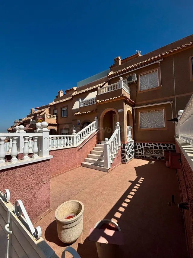 ESPECTACULAR BUNGALOW CON SOLÁRIUM PRIVADO Y VISTAS INCREÍBL - foto 3