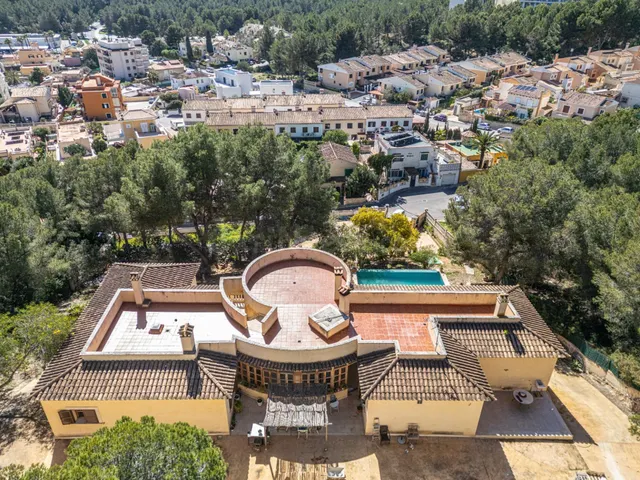 Chalet unifamiliar de 5 dormitorios y 5 baños, con piscina, garaje, ascensor y apartamento de invitados en Peguera (Calvià) — 4