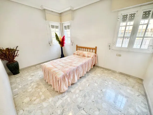 INCREIBLE CHALET PARA VIVIR EN REDOVAN CON GARAJE PARA 4 COCHES,  5 DORMITORIOS.... PARCELA ALREDEDOR DE LA CASA. POR TAN SOLO 250.000€ ¡¡VISITELA!! — 32