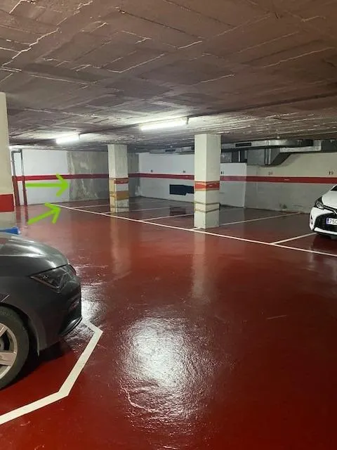 Parking en Av. Generalitat 26 (coche mediano o pequeño) — 9