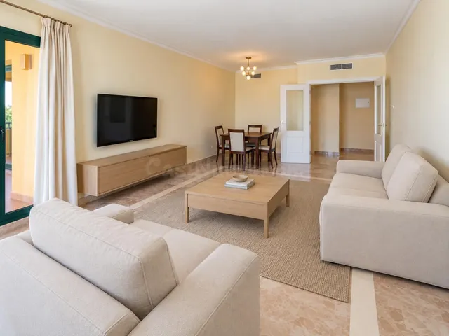 Amplio apartamento de 3 dormitorios en Los Jazmines – Nueva  - foto 2