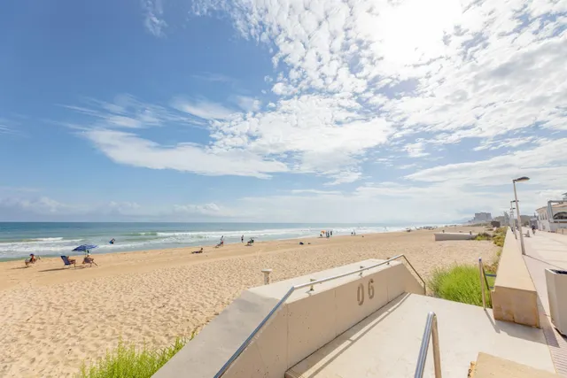 LUMINOSO APARTAMENTO CON VISTAS AL MAR A LA PLAYA DE DAIMÚS. — 24