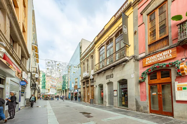 EN VENTA, MAGNÍFICO EDIFICIO REFORMADO EN TRIANA. APTO PARA  - foto 4