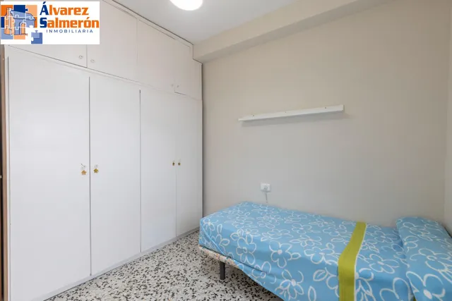 Piso de 3 dormitorios en calle milán, zaidín | muy luminoso y con gran potencial — 17