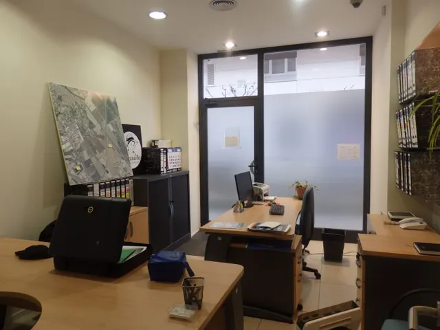 Local comercial en Fernando Remacha — 30