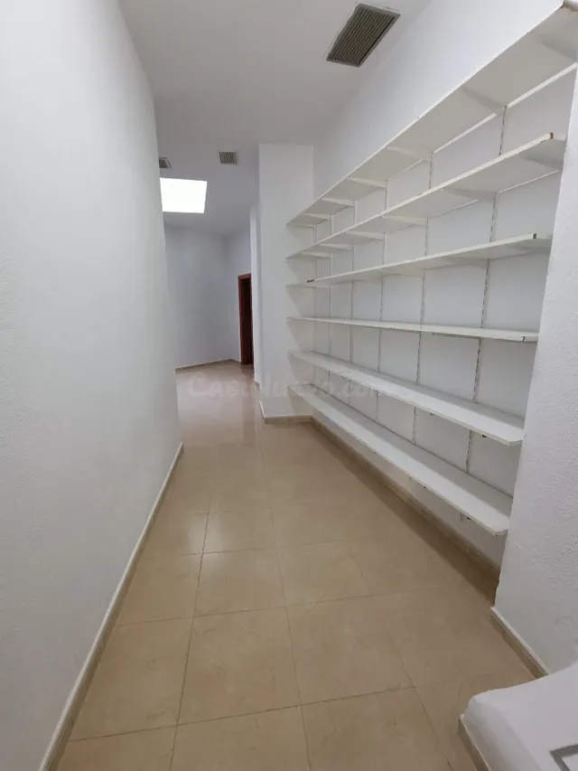 SE VENDE LOCAL COMERCIAL — 3