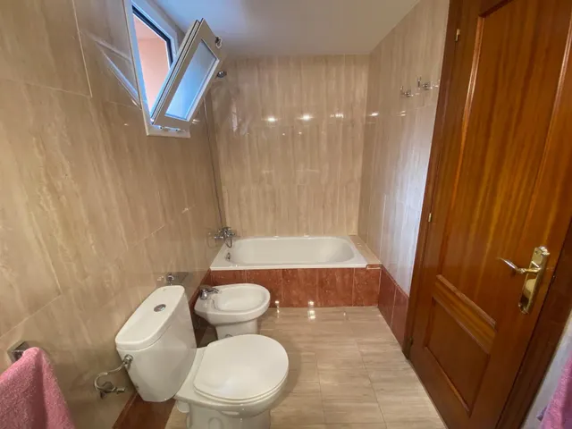 Tomares. bonito triplex amueblado junto al ayuntamiento — 33