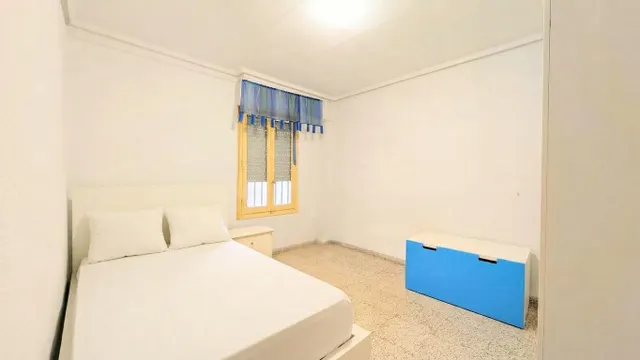 ¡ZONA CORAZÓN DE JESÚS, JUNTO A REINA VICTORIA¡  ¡PISO 3º REAL DE 3 DORMITORIOS DOBLES, 1 BAÑO Y BALCÓN¡ — 12