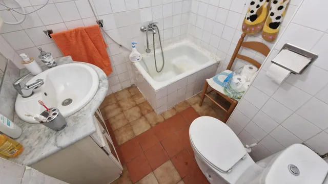 ¡TU NUEVO PROYECTO TE ESPERA EN MÁLAGA!  PISO CON TERRAZA Y MUCHÍSIMO POTENCIAL — 12