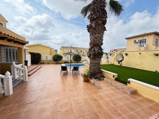 Chalet 4 habitaciones 110m² en venta - Villamartin — 4