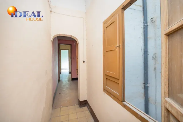 A LA VENTA EDIFICIO EN PLAZA BIB-RAMBLA — 31
