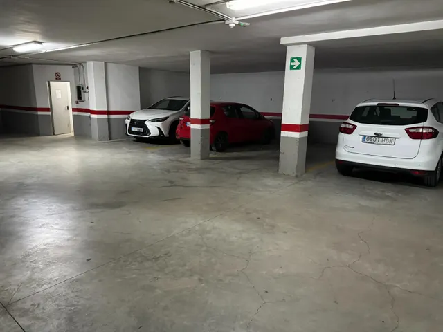 PLAZA DE GARAJE EN VENTA EN CALLE SANTOS — 8