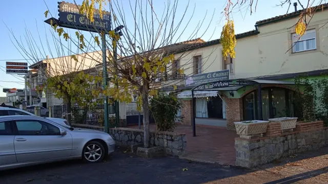 Cafeteria/ Restaurante en cruce de Torre de Santa Maria