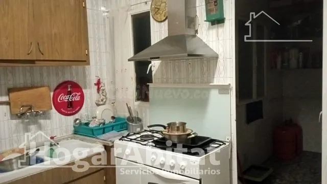 AMPLIO Y LUMINOSO CON CUATRO DORMITORIOS Y BALCÓN - foto 4