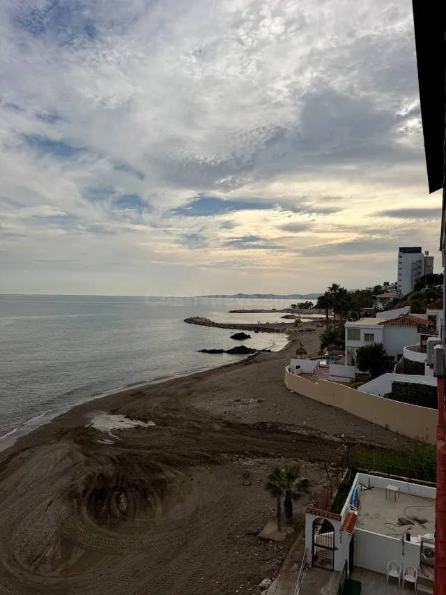 PISO EN ALQUILER EN PRIMERA LINEA DE PLAYA EN BENALMADENA