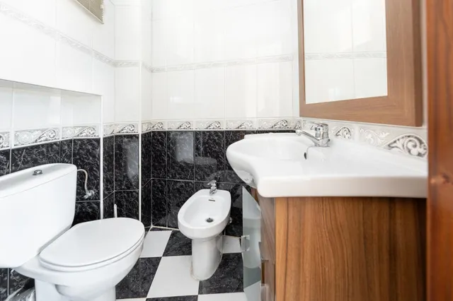 Amplio Chalet con piscina, pista deportiva y vistas en Ogíjares. — 17