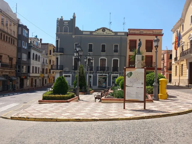 Local ubicado estratégicamente - Frente al Ayuntamiento de O