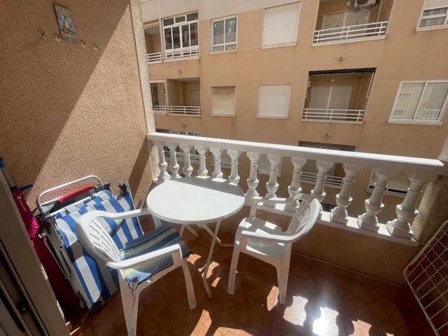 Apartamento con garaje y piscina en el centro de Torrevieja — 5