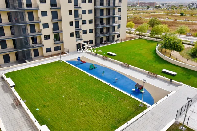 ALOVERA - Obra nueva. Ático con terraza de 7m2, 3 habitaciones, 2 baños, 2 plazas de garaje, Trastero y piscina. — 50