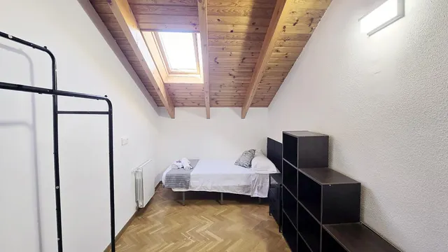 Alquiler de habitaciones por temporada en chalet con piscina de Villanueva de la Cañada (Madrid). — 29